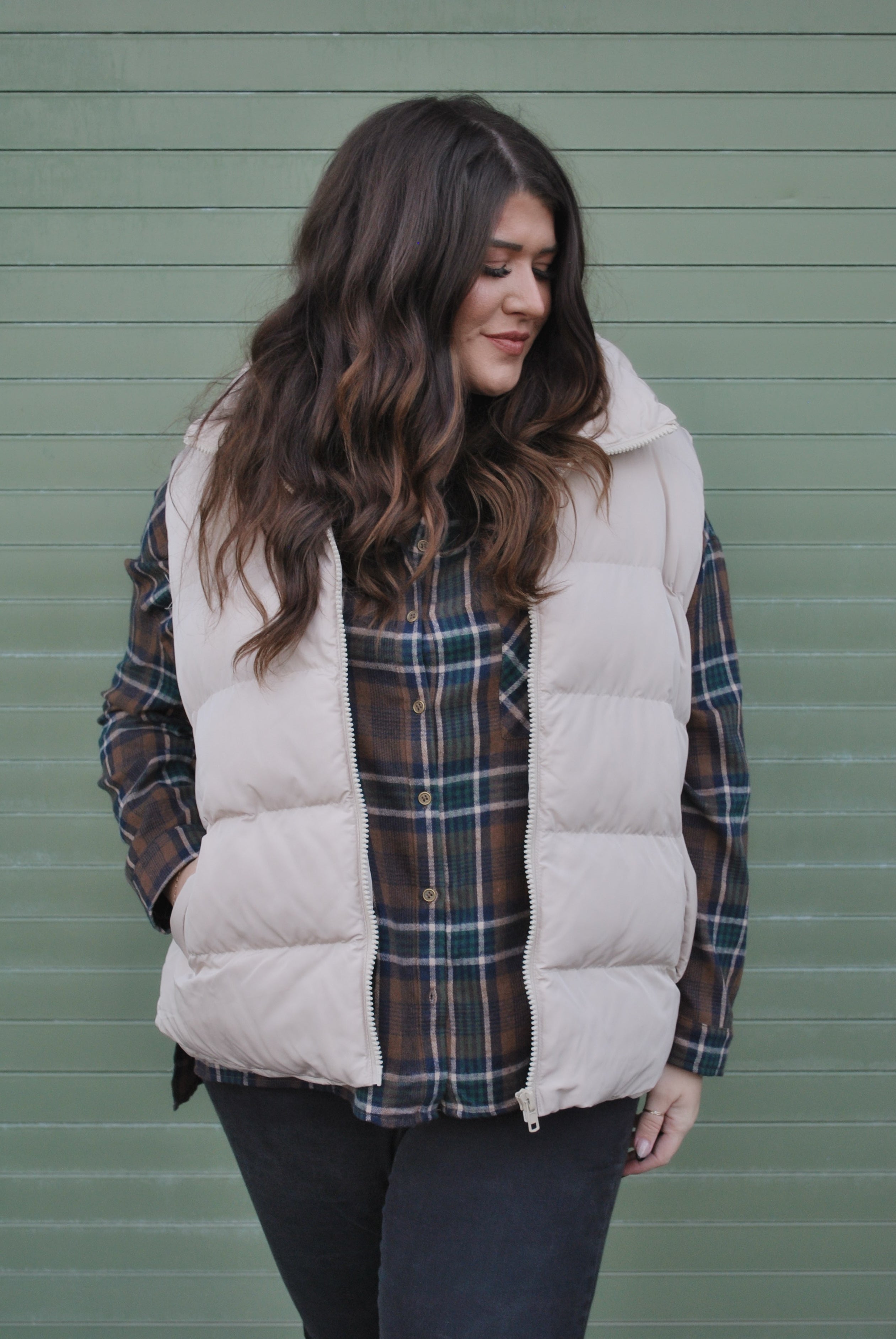 Curvy Show Radiance Puff Vest - sand