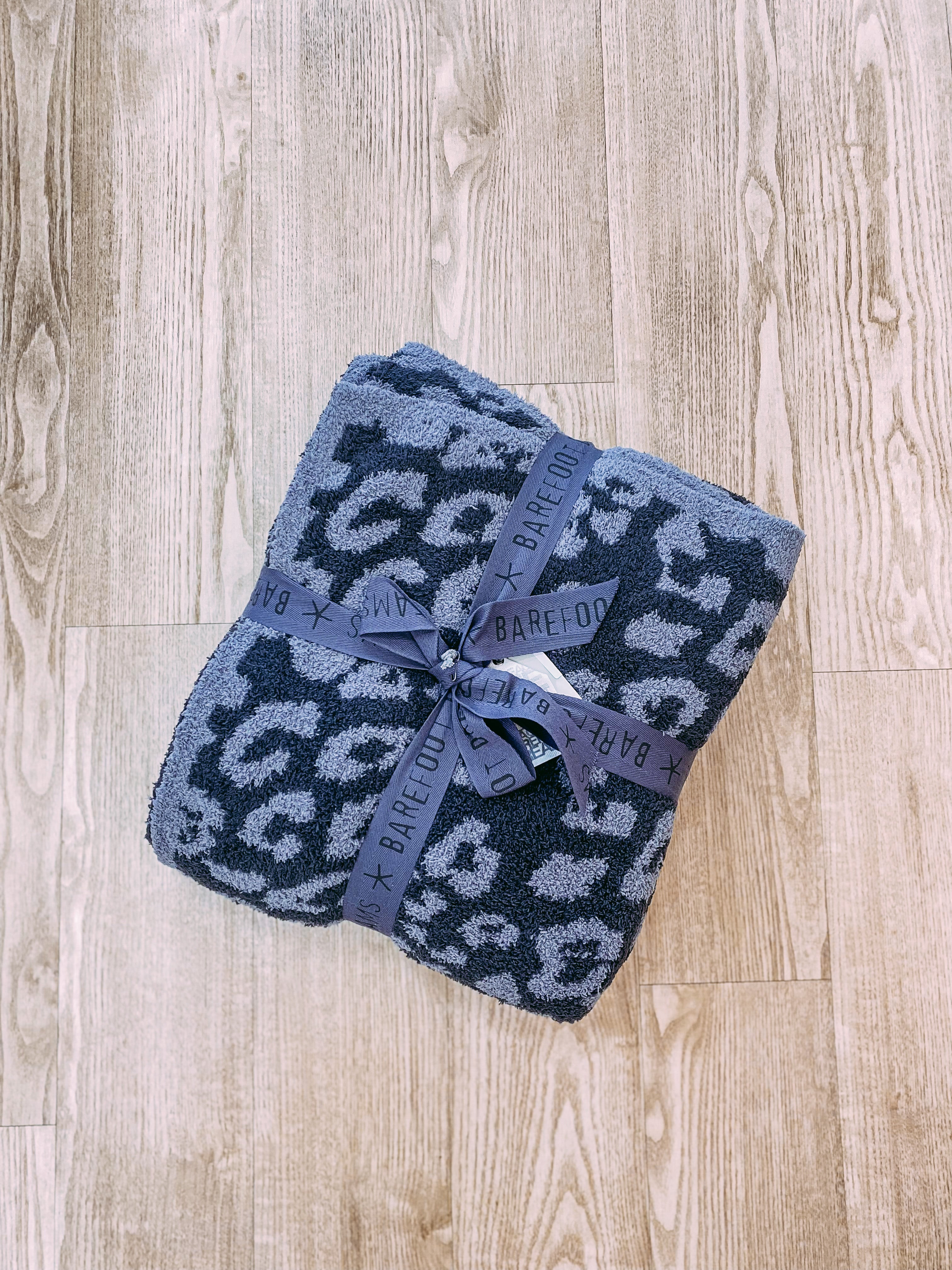 In the Wild Adult Throw - graphite/carbon